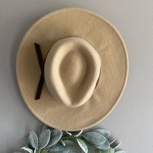 Universal Threads Tan Hat with Tags